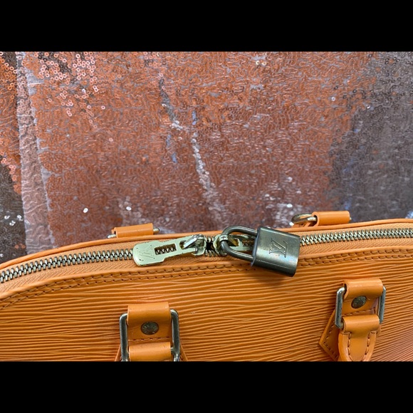 Authentic LV Hand Bag - Picture 3 of 9